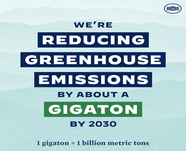 Ein Plakat mit Text und Logo, auf dem steht: "Wir reduzieren die Treibhausgasemissionen bis 2030 um etwa eine Gigatonne."