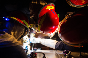 FW-AR: FEUERWEHRFAHRZEUG BESUCHT DIE KINDERFEUERWEHR BRUCHHAUSEN/NIEDEREIMER