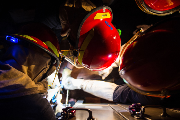 FW-AR: FEUERWEHRFAHRZEUG BESUCHT DIE KINDERFEUERWEHR BRUCHHAUSEN/NIEDEREIMER