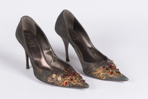 Suki Waterhouses Jimmy Choo Heels Whisper Romance bei der Power of Women