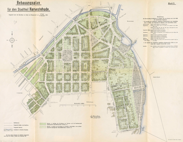 Detailiertes altes Stadtplan von Berlin, Deutschland, zeigt Straßen, Gebäude und Sehenswürdigkeiten mit begleitendem Text, der den Stadtteilplan beschreibt.