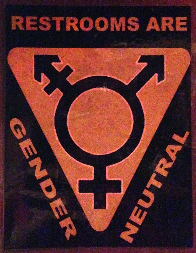 Plakat mit der Aufschrift "Toiletten sind geschlechtsneutral" betont die Geschlechtergerechtigkeit in den Toiletteneinrichtungen.