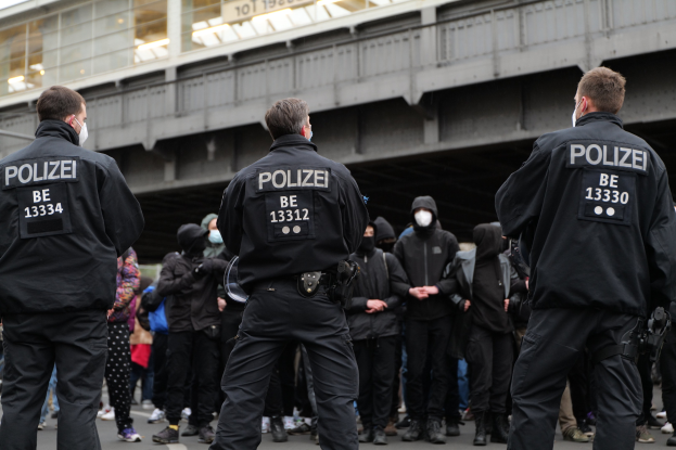 Verlängerung der strategischen Untersuchung zur Bekämpfung von Messerstecherei und Taschendiebstahl