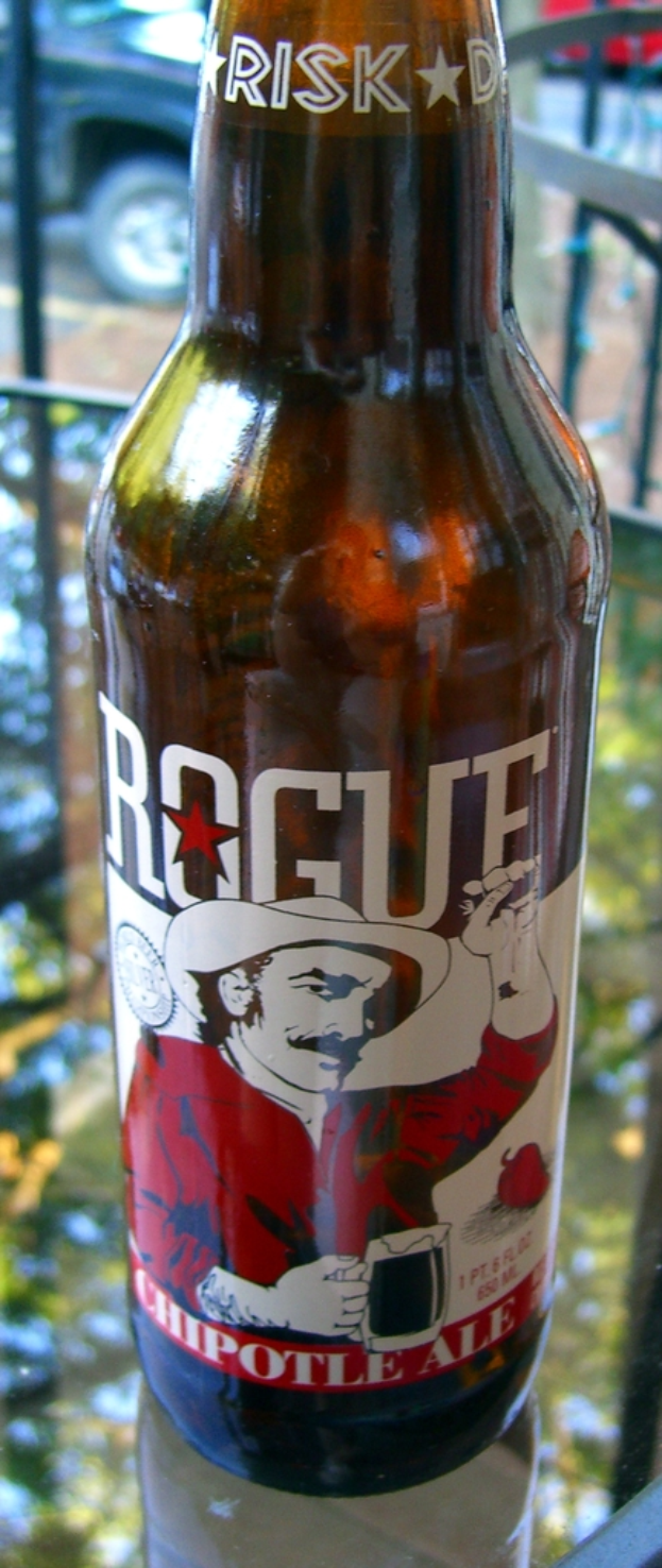 Eine Flasche Erfrischungsgetränk mit der Aufschrift "RISK" oben drauf, das ein Bild eines Mannes in rotem Hemd und Hut zeigt.