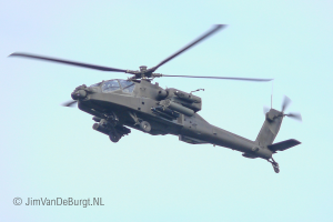 Übung in Warburg: Angriffshubschrauber Tiger fliegen niedrig nachts über NRW