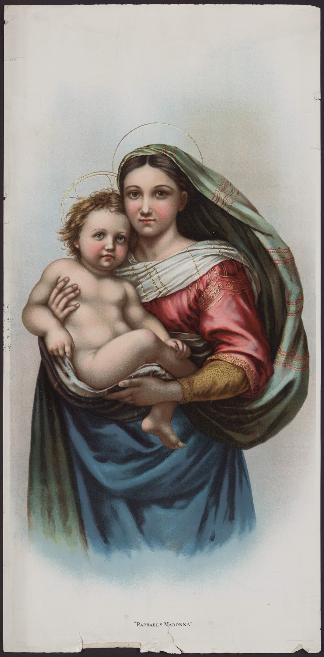 Eine Frau in einem roten und blauen Kleid wiegt ein Baby, ihre Augen sind geschlossen und ihre Lippen leicht geöffnet, mit ihrem Haar zu einem Knoten gebunden.