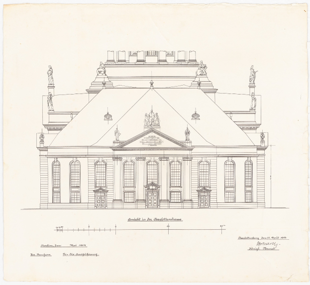 Ein detailliertes Zeichnung eines Schlosshof-Gebäudes in Dresden, Deutschland, mit zahlreichen Fenstern und Statuen, skizziert auf einem Blatt Papier mit sichtbarem Text.