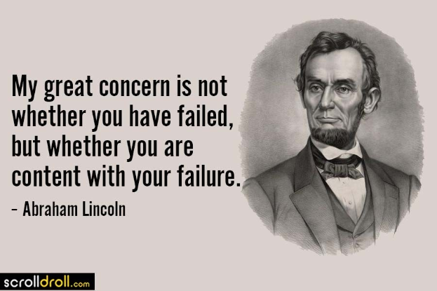 Porträt von Abraham Lincoln mit ernstem Gesichtsausdruck, der einen Anzug und eine Krawatte trägt, mit der Inschrift "Mein großer Kummer gilt nicht der Frage, ob Sie gescheitert sind, sondern ob Sie mit Ihrem Scheitern zufrieden sind" darunter in fetter Schrift.