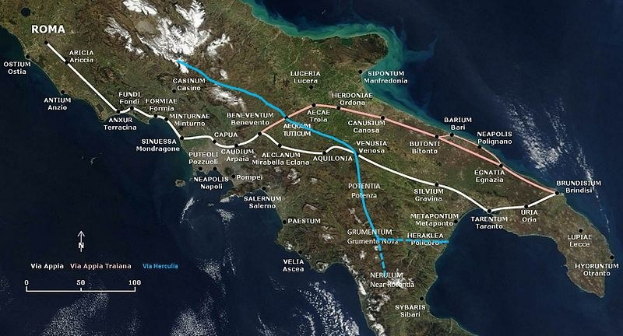 Eine Karte von Italien mit einer blauen Linie, die eine kreisförmige Zugroute von Rom darstellt, die durch verschiedene Städte und Ortschaften führt.