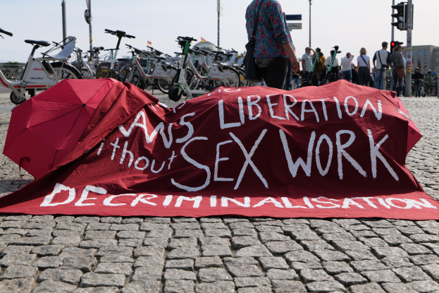 Ohne Arbeit durch Bürgergeld: Dokumentarfilmerin lobt den Staat: 'Lebt wirklich gut'