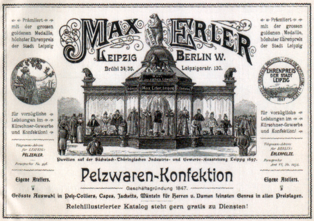Eine alte Werbung für Max Erler Leipzig in Berlin, Deutschland, die eine Gruppe von Menschen vor einem Gebäude zeigt, mit Text, der wahrscheinlich ein Ereignis bewirbt.