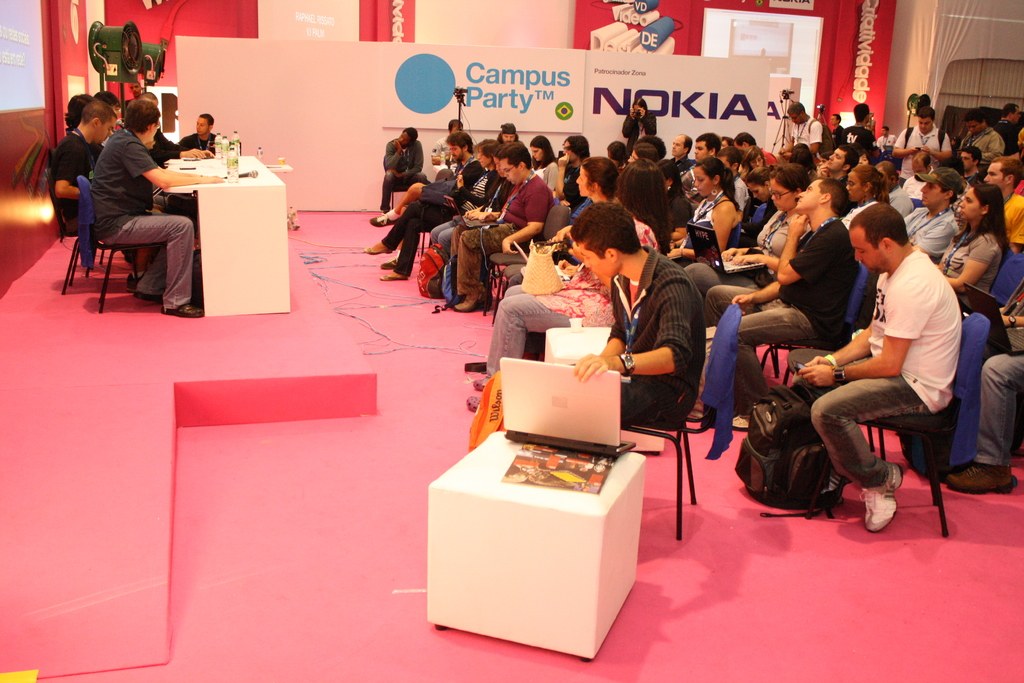Kyle Cooke macht schockierende Verabredung bei Cannes Lions 'Virtual Reali-Tea' live-Podcast-Aufnahme