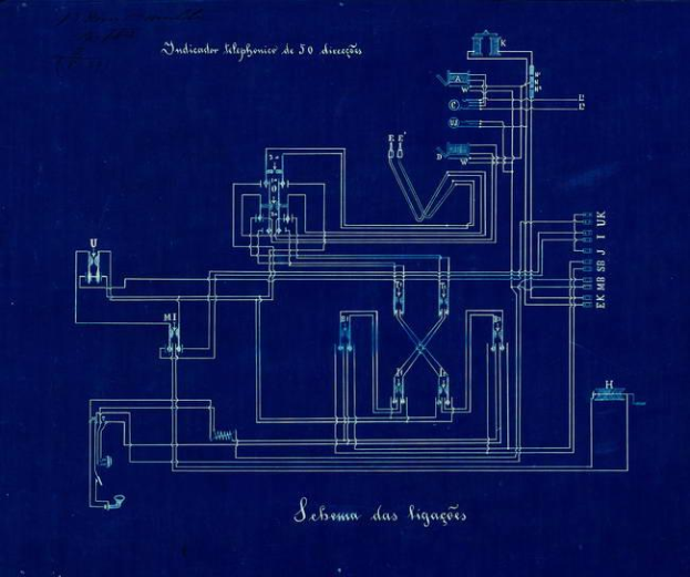 Ein blaues Papier mit einem detaillierten Schaltplan mit verschiedenen elektrischen Bauteilen und Text.