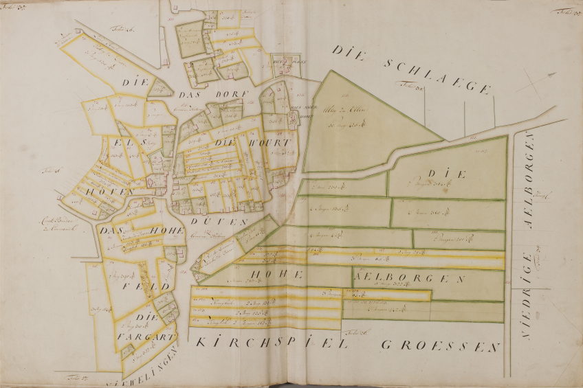 Ein altes Buch mit einer detaillierten Karte von Hamburg, Deutschland, mit Straßen, Gebäuden und Sehenswürdigkeiten, begleitet von Texten, die Informationen über die Bevölkerung, Straßen und Sehenswürdigkeiten der Stadt liefern.