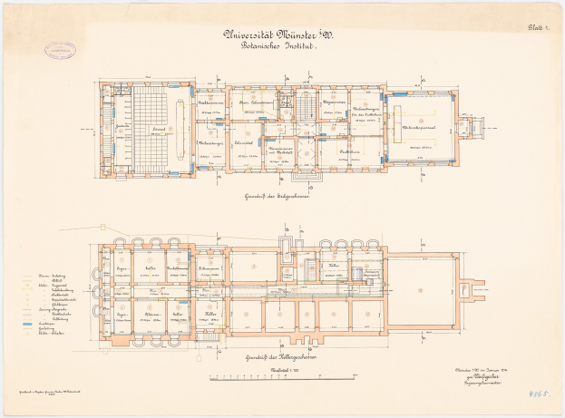 Schwarz-weißer architektonischer Grundriss der Universität Münster in Berlin mit detaillierten Raumlayouts und handgeschriebenen Anmerkungen auf altem Papier.